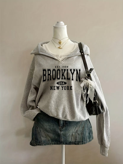 Damen Sweatshirt mit Reißverschluss Brooklyn Print, Langarm und Kragen