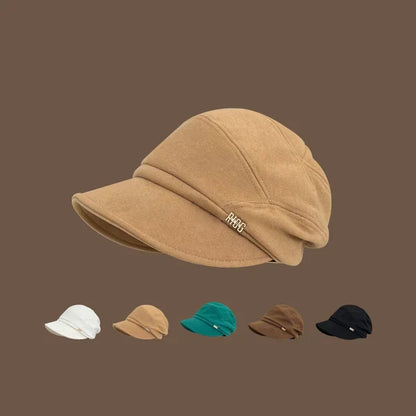 Damen Beanie Mütze mit Krempe und Metall-Applikation