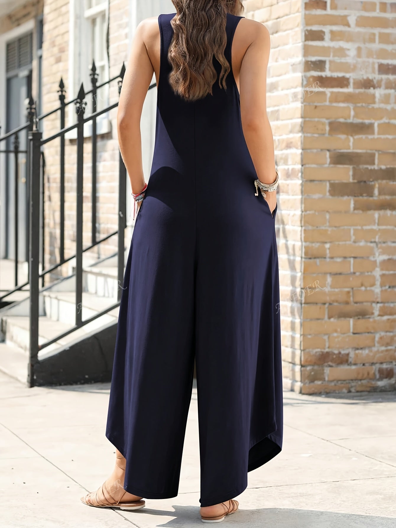 Damen Weites Sommer-Jumpsuit mit V-Ausschnitt und Taschen – Lässiger Einteiler für Alltag und Urlaub