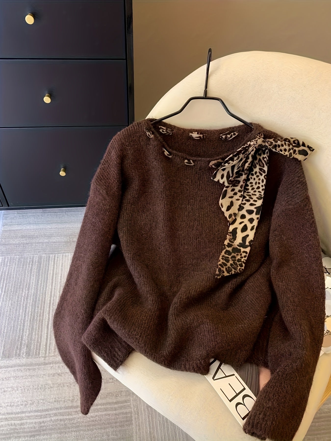 Damen Pullover Rundhals mit Leopardenmuster-Schleife