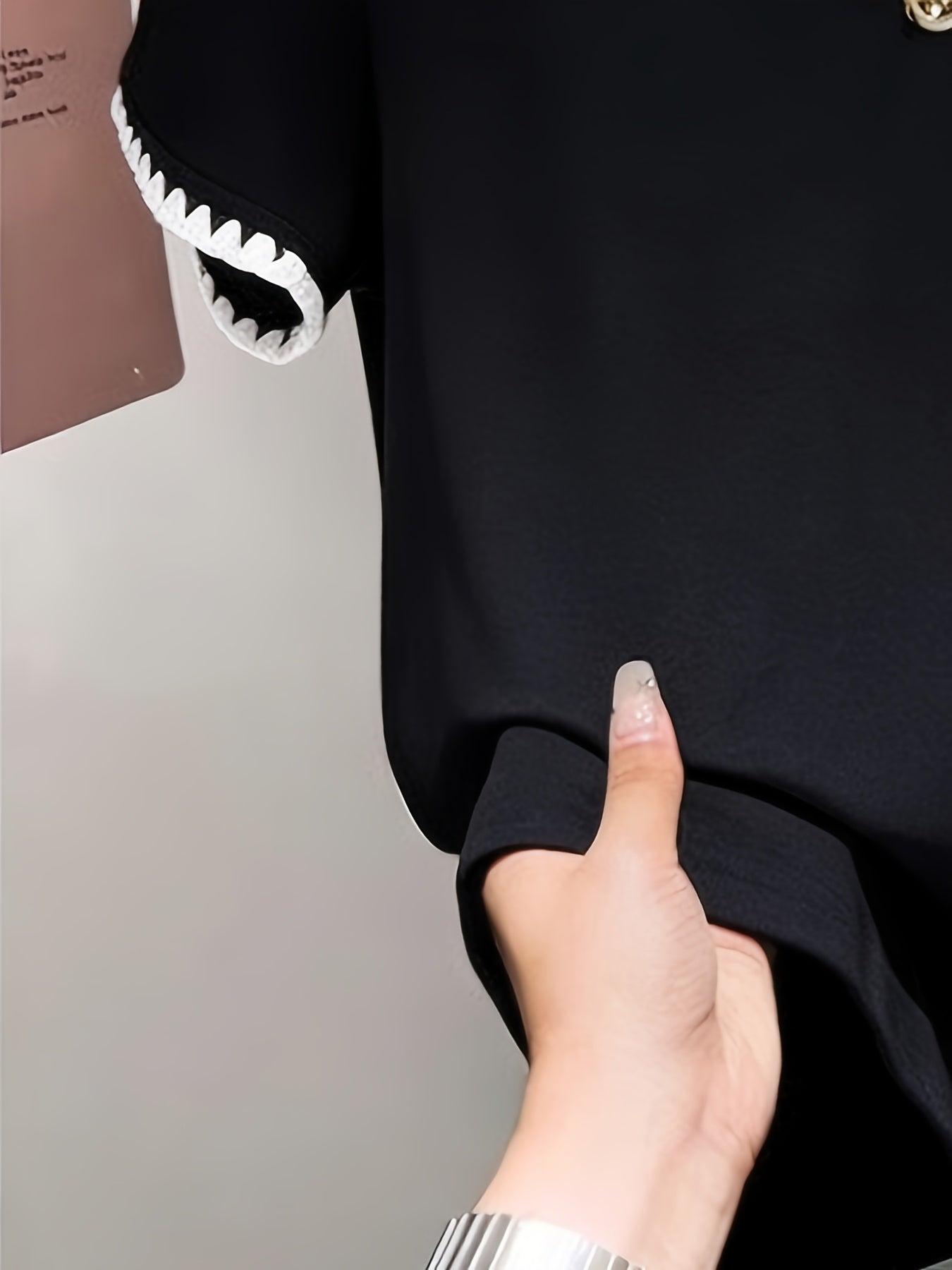 Damen Bluse mit Wellensaum und elegantem Rundhalsausschnitt – Stilvolle Alltags- und Bürobluse