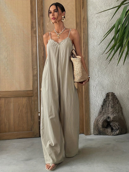 Damen Jumpsuit mit weitem Bein und Spaghettiträgern – Eleganter Einteiler für Abend & Freizeit