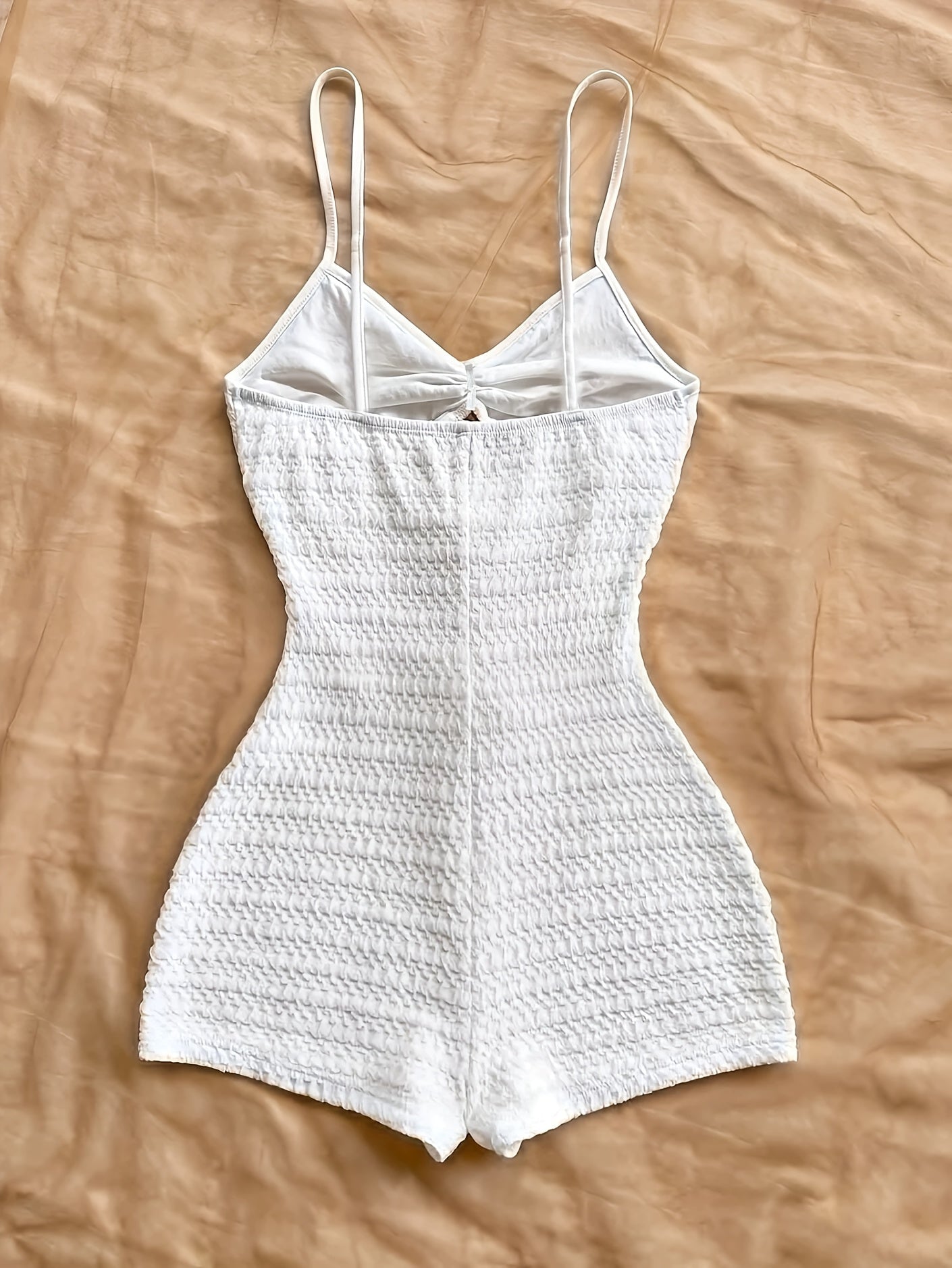Damen Jumpsuit Einteiler mit Sternverzierung – Strandurlaub, Modernes Cut-Out Design, Romantischer Sommer-Look