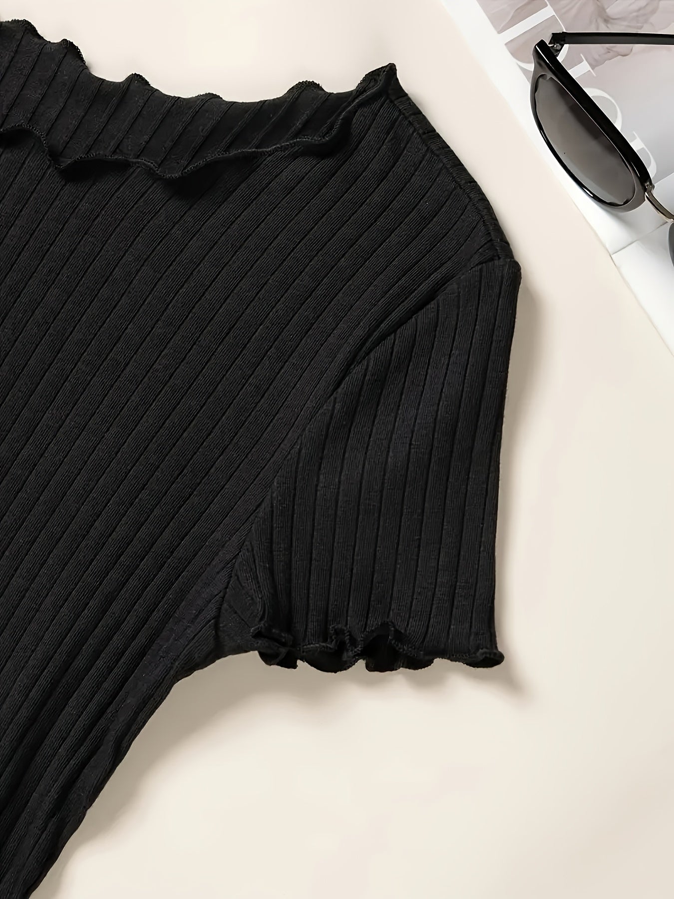 Damen Basic Kurzarm Rippen-Shirt mit Wellenkante – Stilvolles Freizeit- & Büro-Oberteil