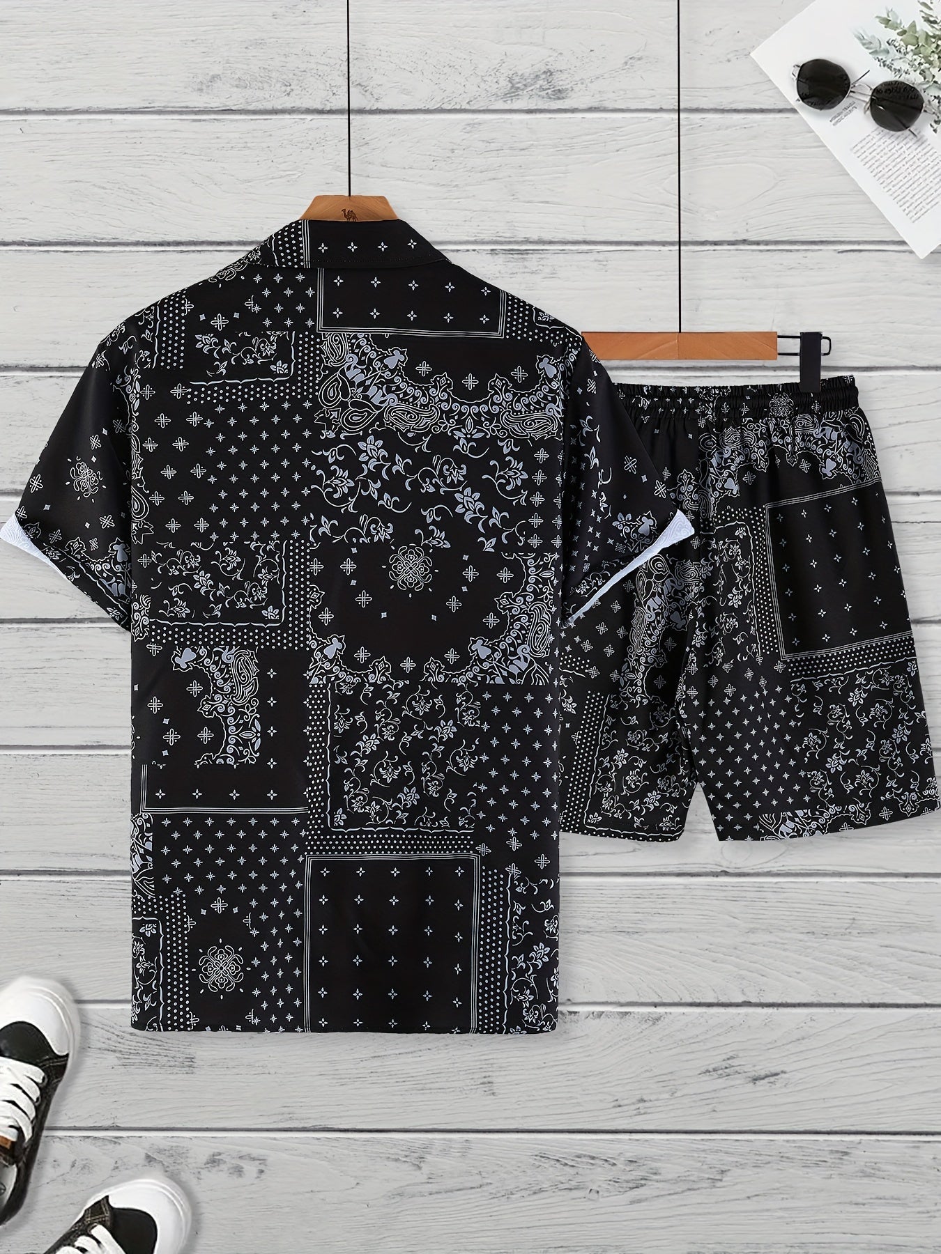 Herren Kurzarm Freizeit Set mit Bandana-Print – Hemd und Shorts, Sommer Outfit, Lässige Mode