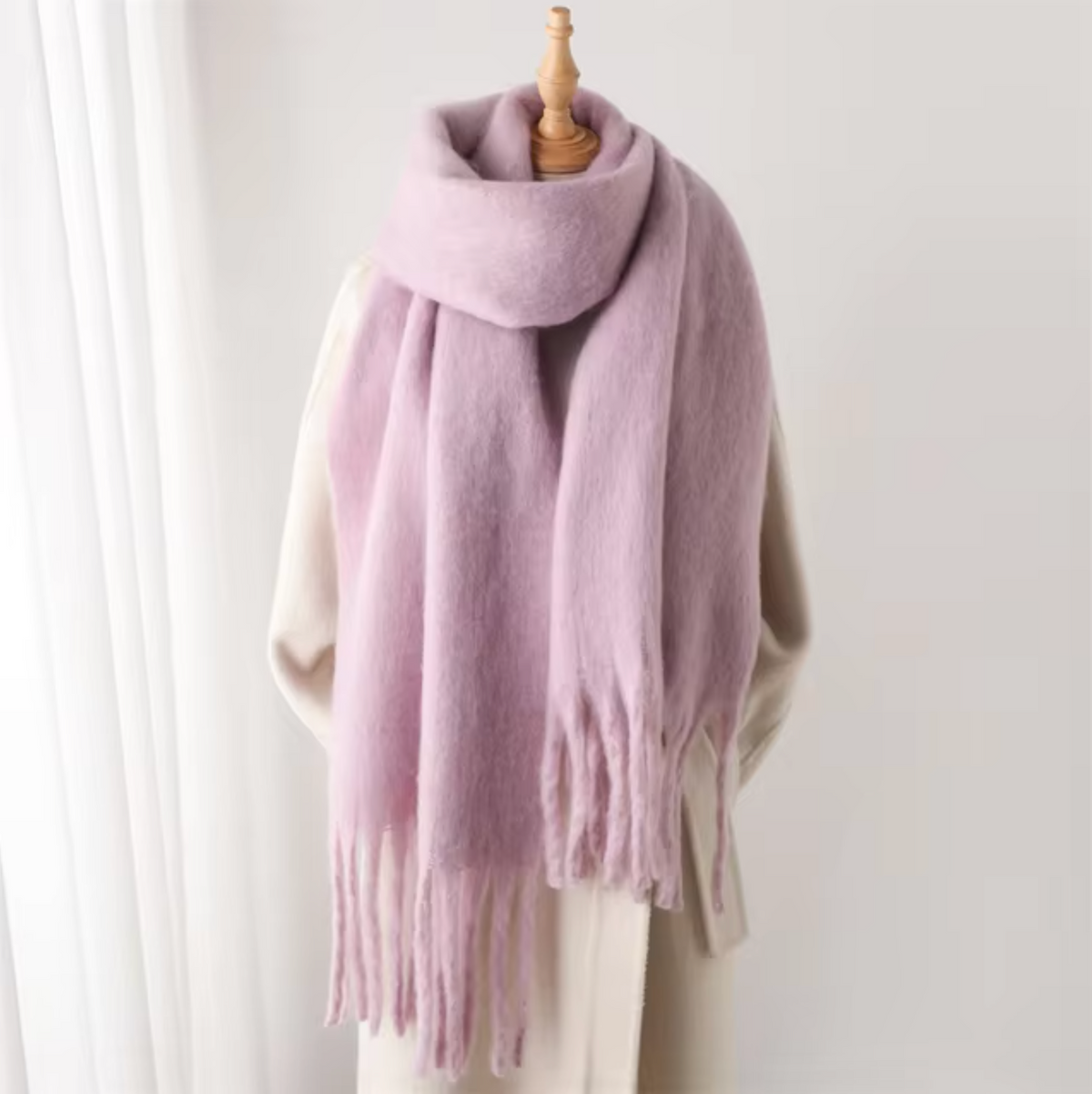 Weicher Winterschal mit Fransen und Zopfmuster-Finish