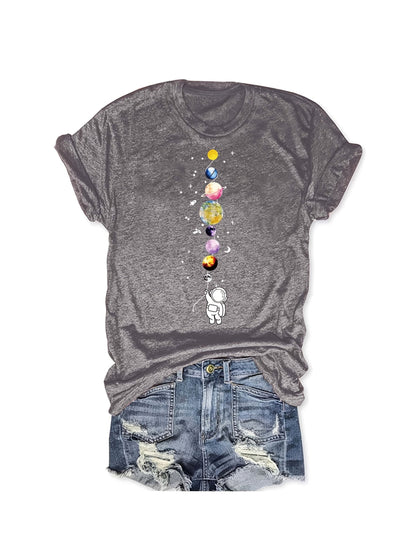 Damen T-Shirt mit Astronaut und Planeten Grafik – Stilvolles Freizeitshirt für Weltraumfans