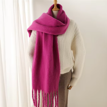 Weicher Winterschal mit Fransen und Zopfmuster-Finish