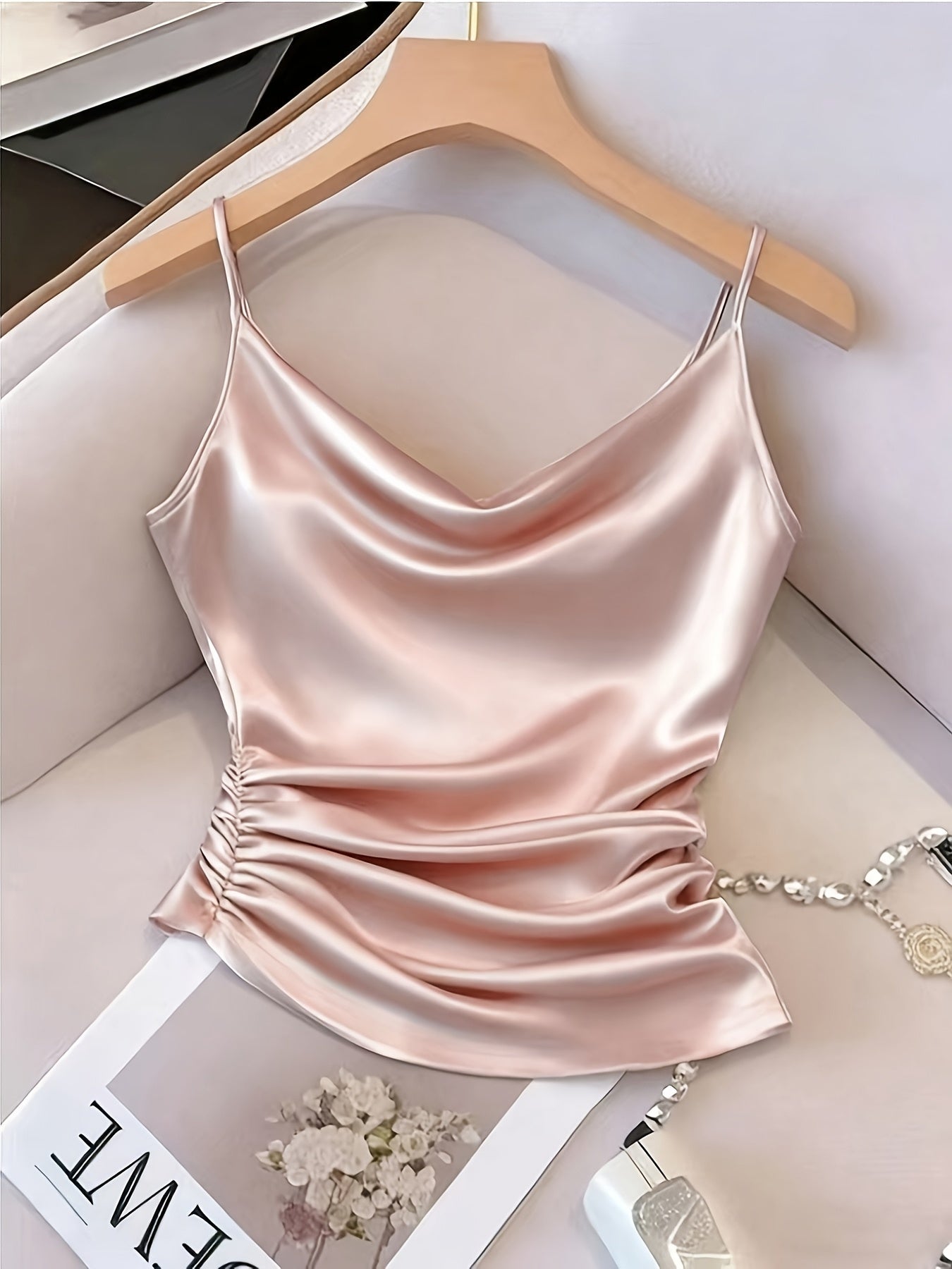 Damen Satin-Camisole mit Wasserfallausschnitt und Raffungen – Elegantes Oberteil für Abend und Party