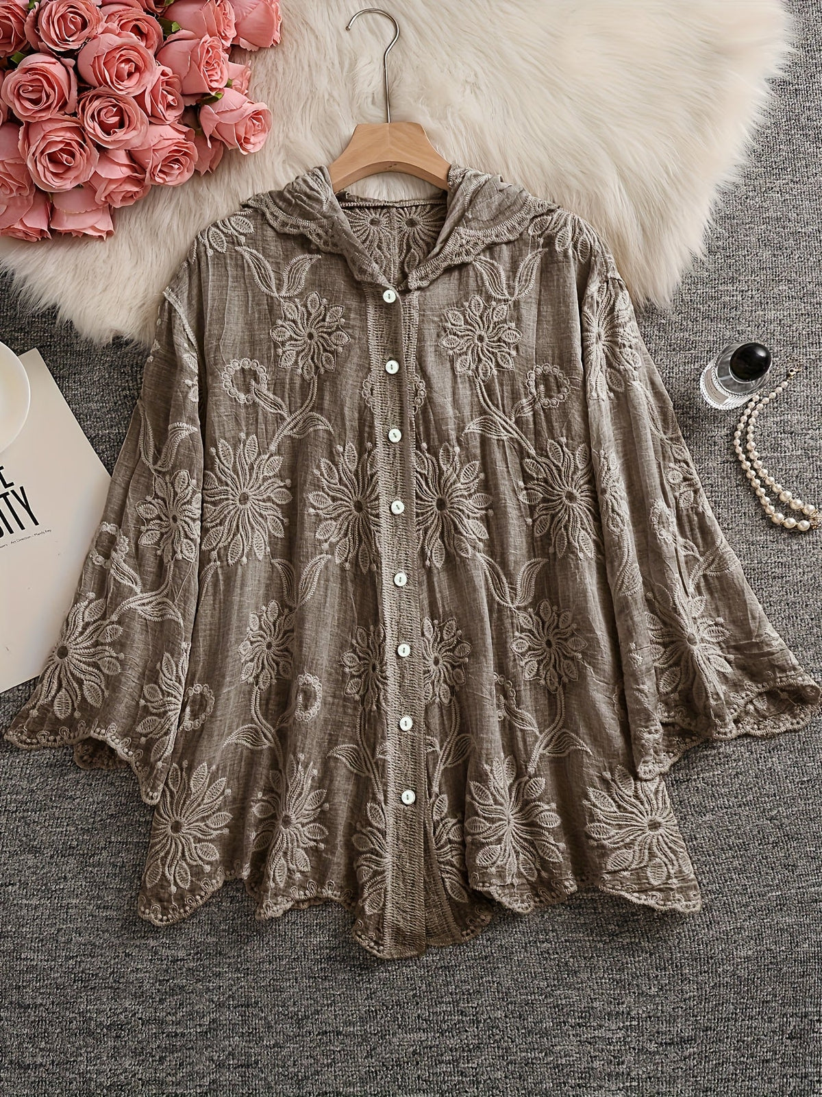 Damen Bluse Langarm mit Kapuze, Besticktes Blumenmuster, Knopfleiste