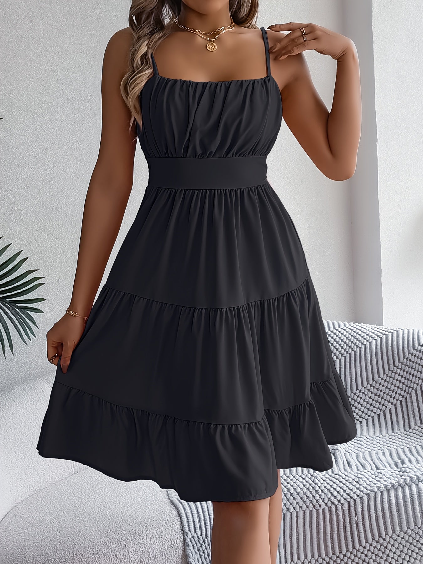 Damen Sommerkleid mit Spaghettiträgern und Stufenrock – Elegantes Freizeit- und Urlaubskleid