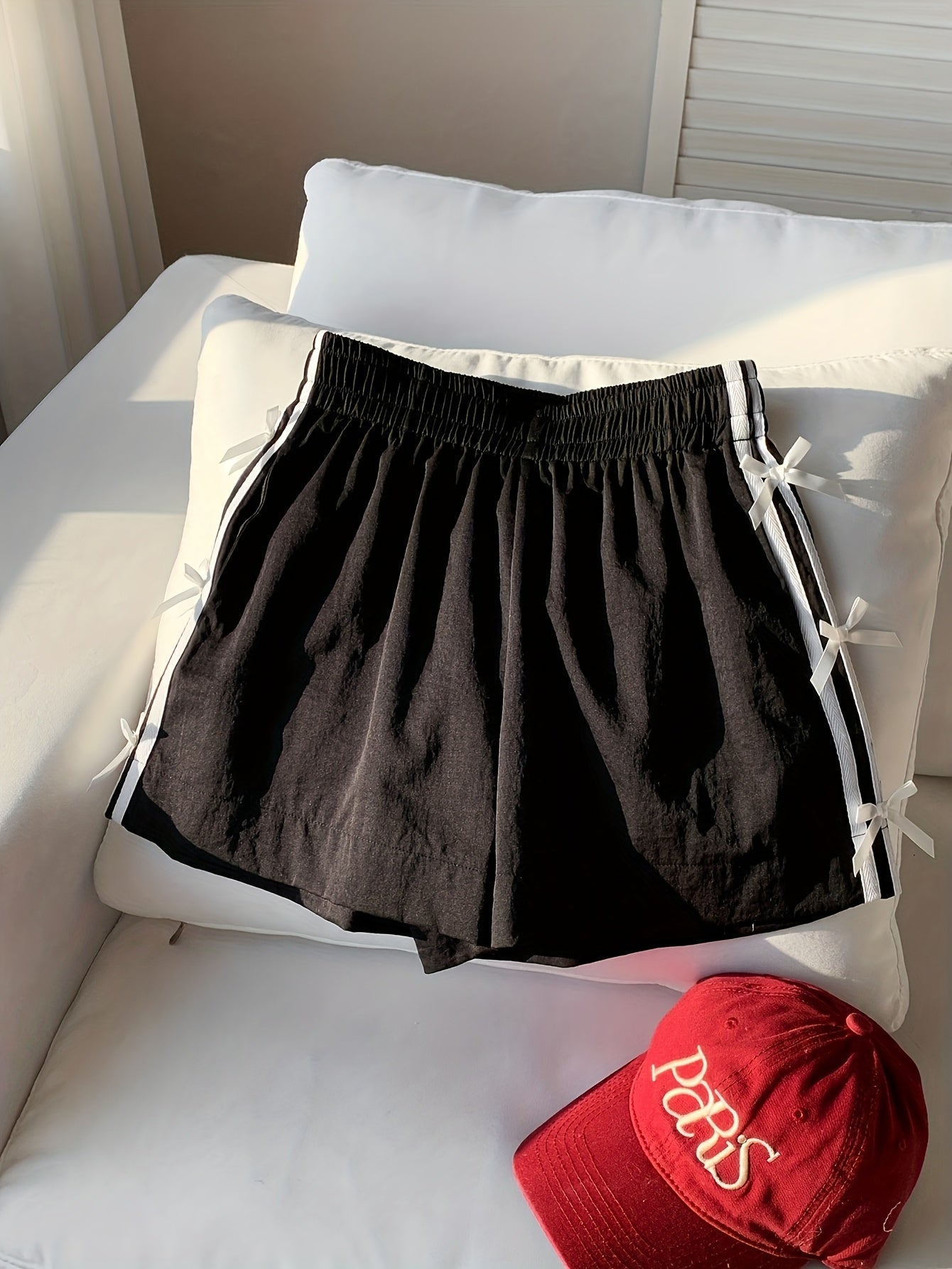 Damen Freizeitshorts mit Schleifen und Streifen – Lässiger Sommer-Look für Urlaub und Alltag