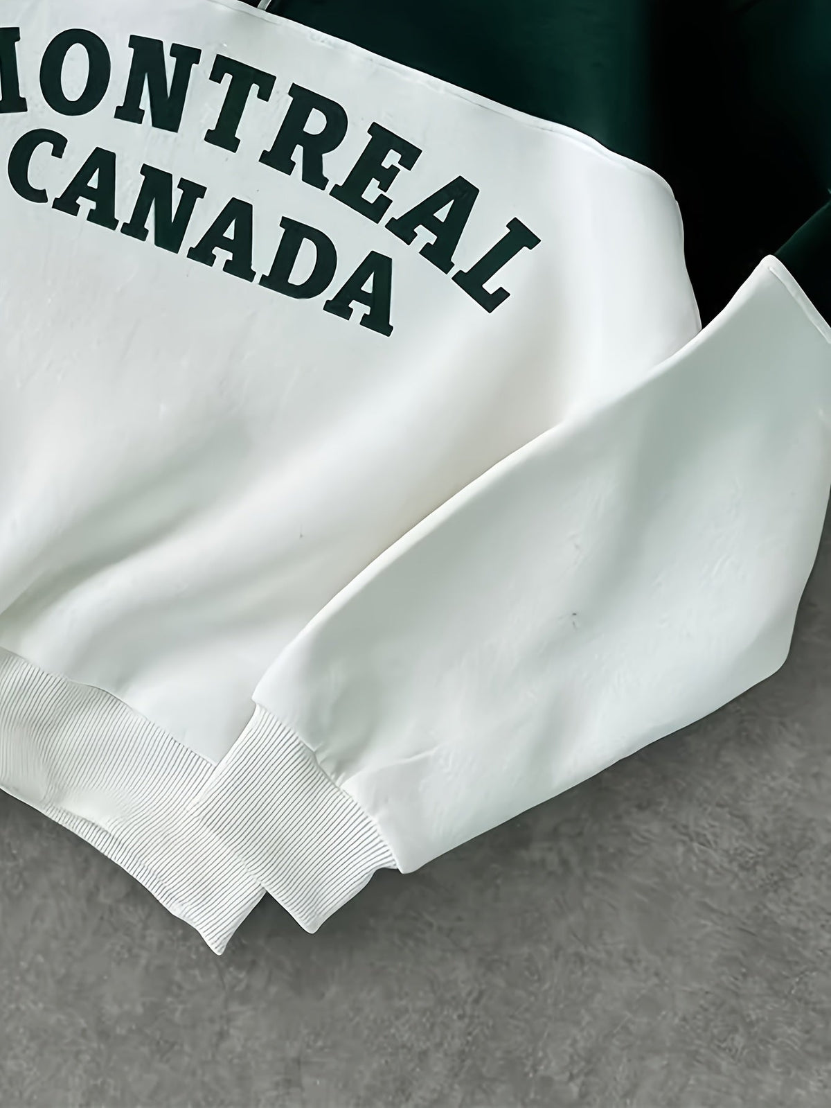 Unisex Polo-Sweatshirt mit halbem Reißverschluss, zweifarbig, "Montreal Canada" Schriftzug, Grün/Weiß