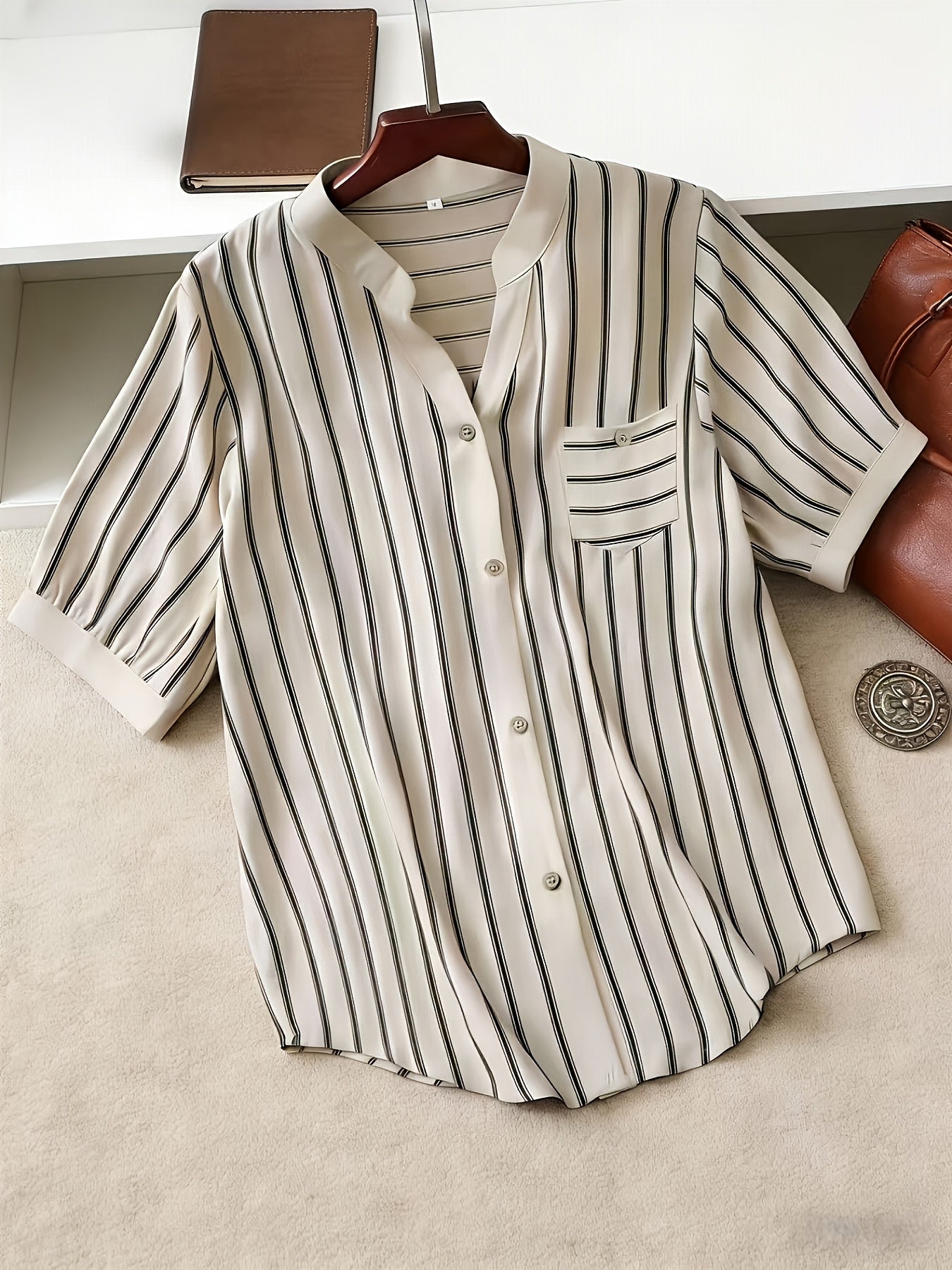 Herren Kurzarm Freizeithemd mit Streifen und Stehkragen – Modernes Button-Down Hemd für Alltag und Büro