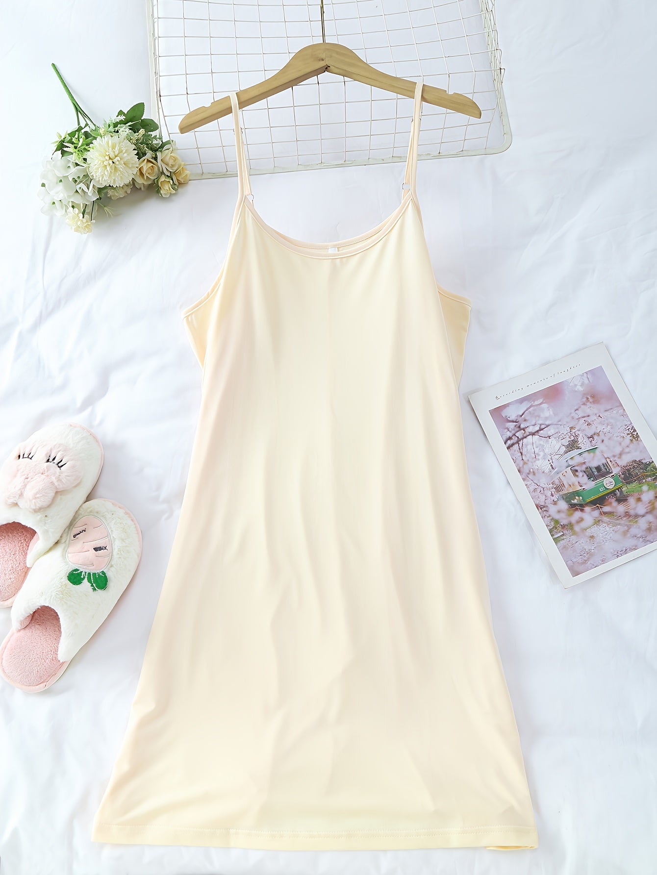 Damen Nachthemd – Elegantes Spaghettiträger Slipdress für gemütliche Nächte und entspannte Tage