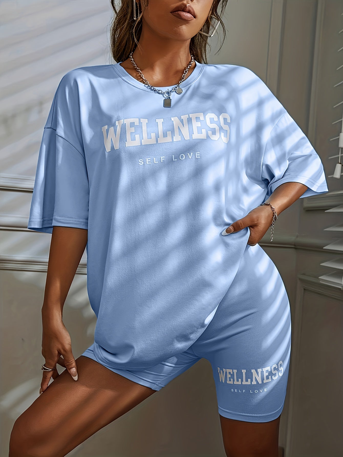Damen Wellness Lounge Set Oversize T-Shirt & Radlerhose – Bequeme Freizeitmode mit Schriftzug