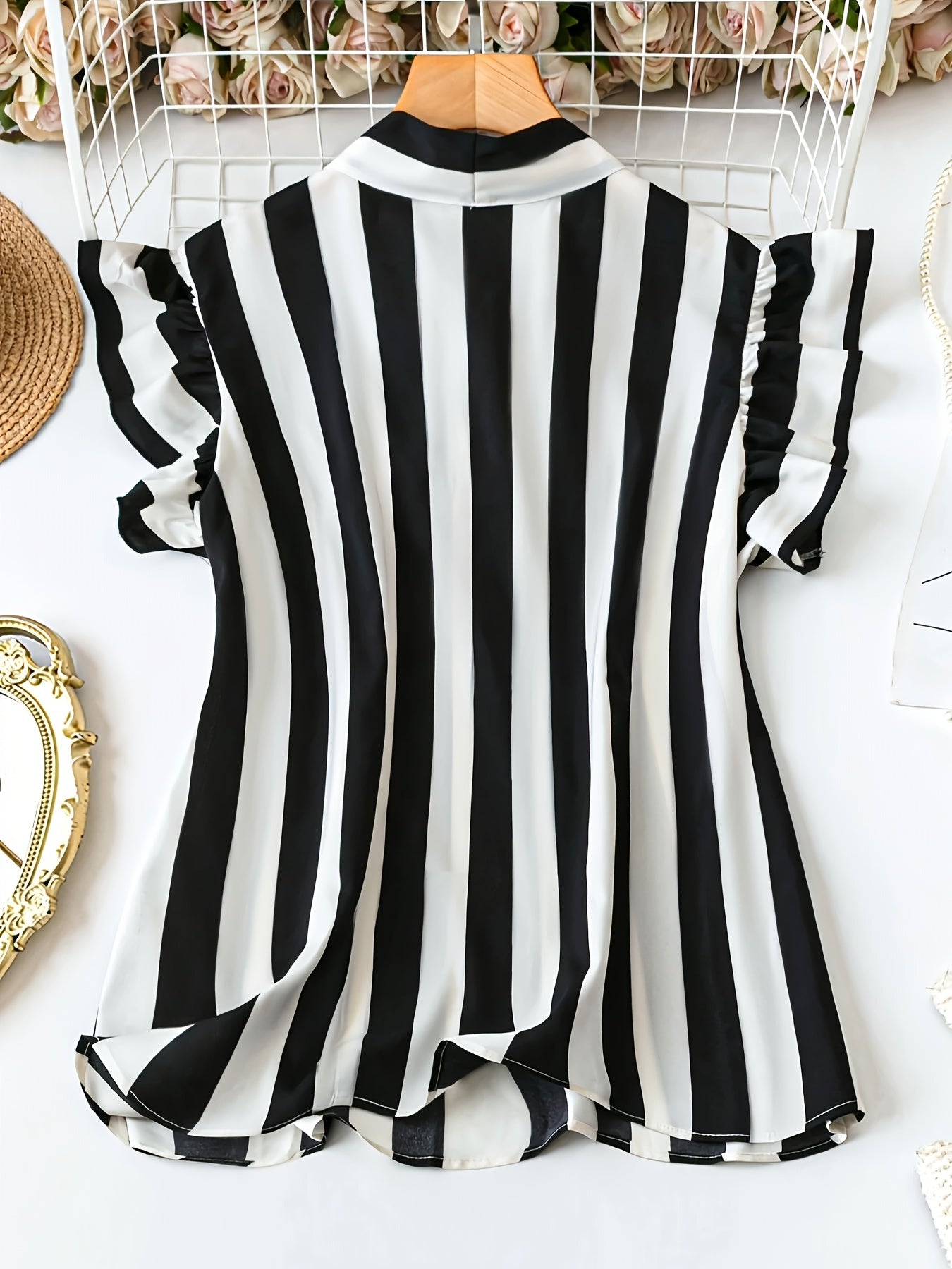 Damen Bluse mit Schleifenkragen und Streifen – Elegante Büro- und Freizeitmode