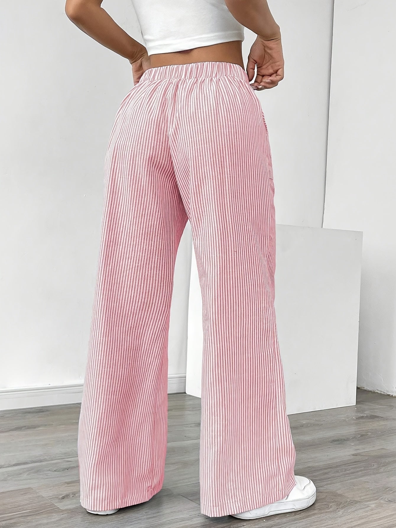Damen Weite Freizeithose mit Streifenmuster und Kordelzug – Lässige Streetwear für Alltag und Freizeit