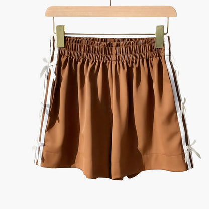 Damen Freizeitshorts mit Schleifen und Streifen – Lässiger Sommer-Look für Urlaub und Alltag