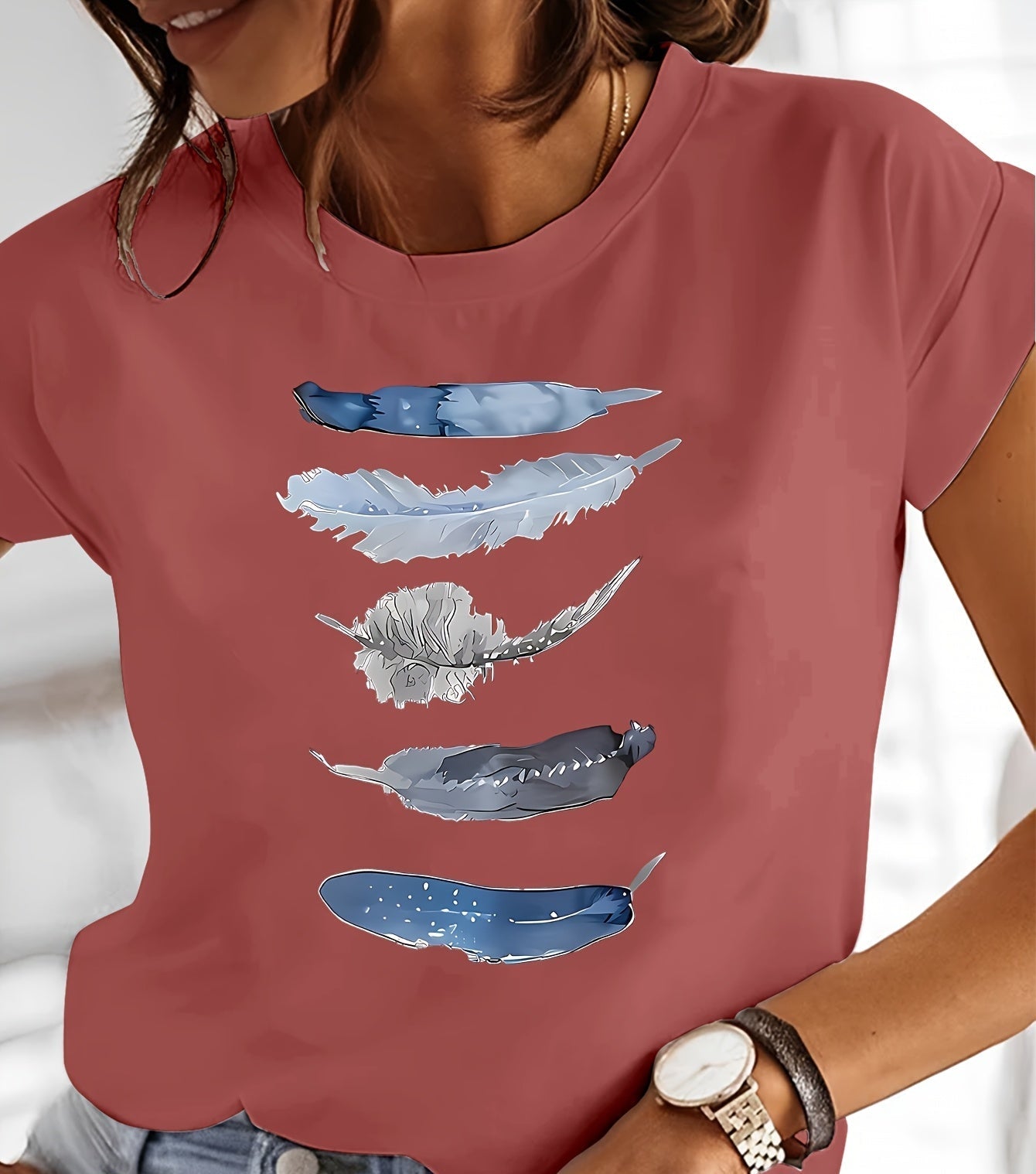 Damen T-Shirt mit künstlerischem Feder-Print, lässig, für Alltag und Freizeit