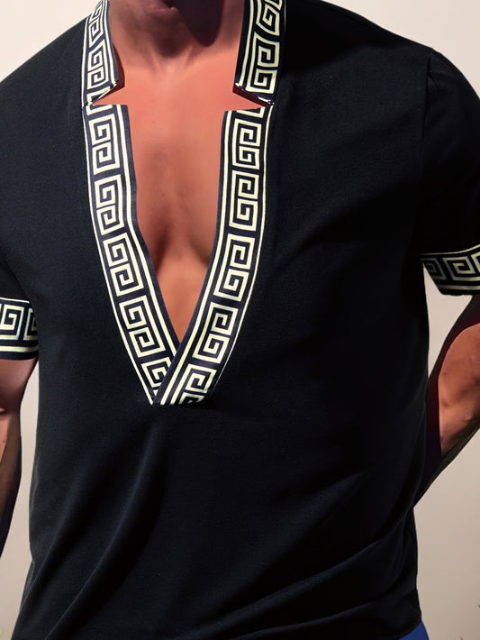Herren Kurzarmshirt mit tiefem Ausschnitt und geometrischem Muster – Eleganter Freizeit- und Ausgehstil