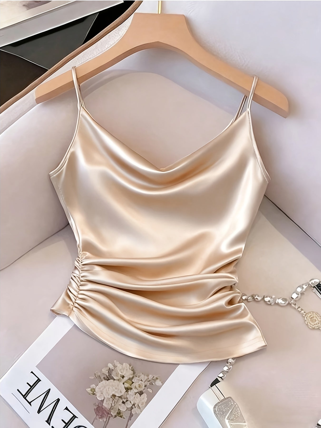 Damen Satin-Camisole mit Wasserfallausschnitt und Raffungen – Elegantes Oberteil für Abend und Party