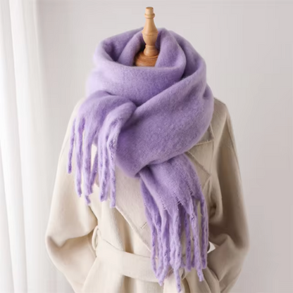 Weicher Winterschal mit Fransen und Zopfmuster-Finish