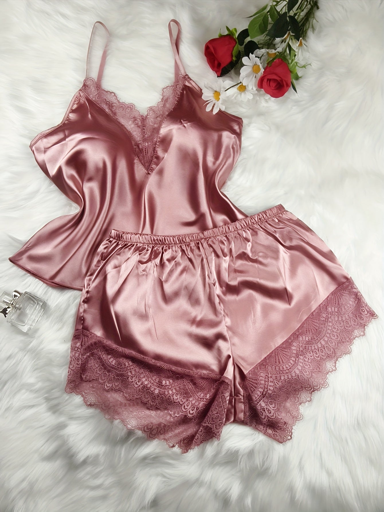 Damen Satin Pyjama Set mit Spitze – Verführerischer Loungewear Stil für Zuhause und gemütliche Nächte