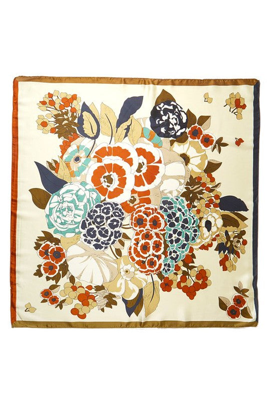 Quadratisches Tuch mit Blumenmuster und farbigem Rand