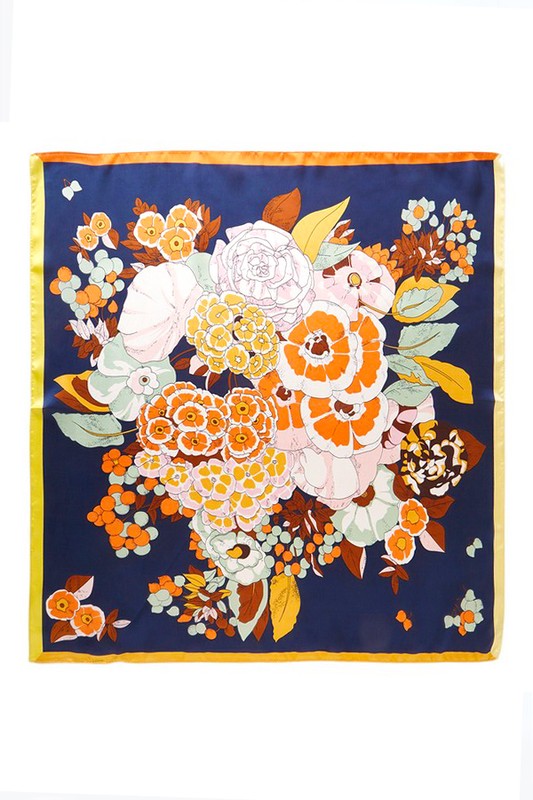 Quadratisches Tuch mit Blumenmuster und farbigem Rand