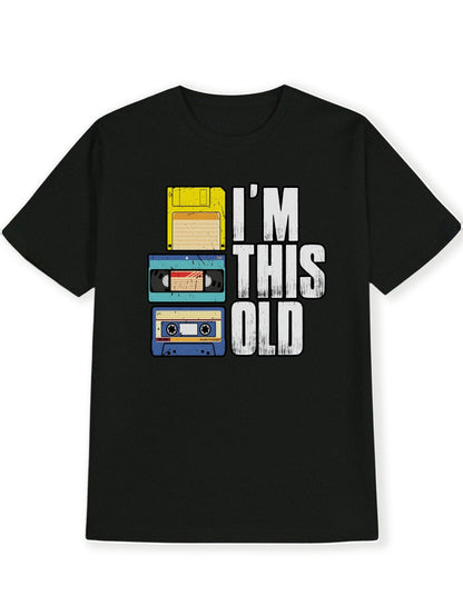 Herren Retro Grafik T-Shirt – „I’m This Old“ mit Diskette, VHS und Kassette – Lustiges Vintage Motiv