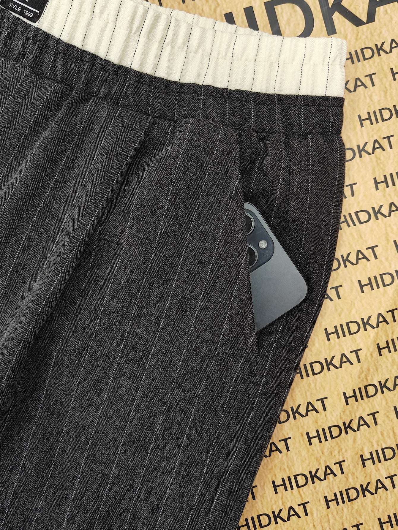 Herren Weite Lounge-Hose mit Nadelstreifen und Elastikbund – Moderner Relaxed Fit für Freizeit und Home Office