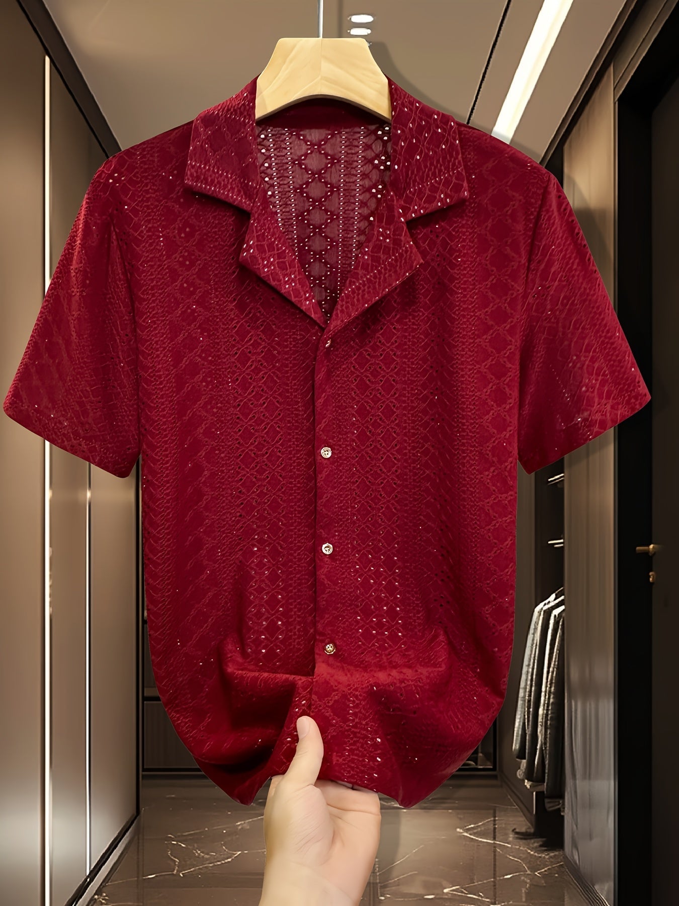 Herren Kurzarm-Hemd mit geometrischem Lochmuster und modernem Schnitt – Ideal für Urlaub, Freizeit & Sommer-Outfits