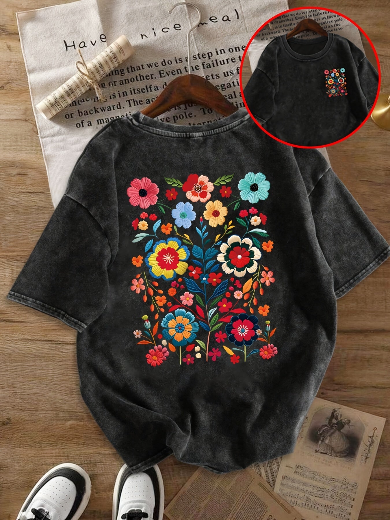 Damen T-Shirt mit Blumenstickerei und Vintage-Look – Freizeit & Alltagsstil