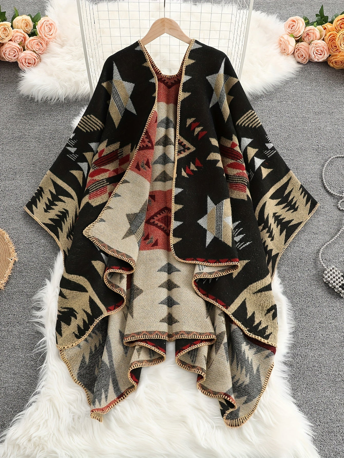 Damen Poncho Cape mit offenem Schnitt und geometrischem Muster – Boho Stil für Freizeit und Alltag