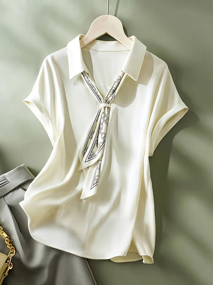 Damen Bluse mit Kurzarm und dekorativem Halstuch – Eleganter Business- und Freizeitstil