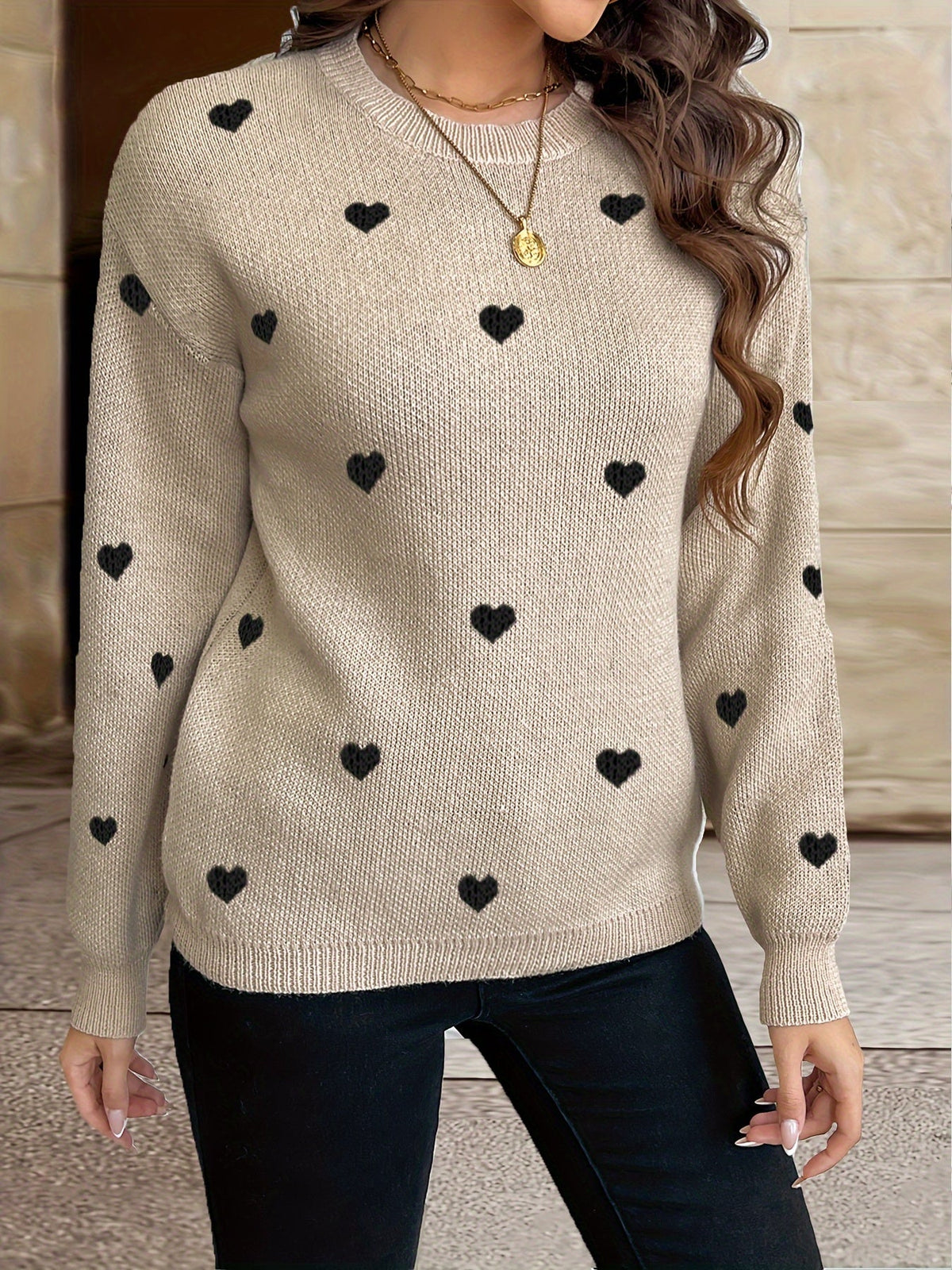 Damen Pullover Beige mit schwarzen Herz-Applikationen
