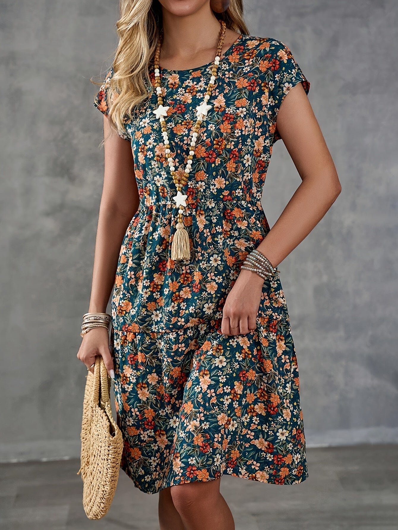 Damen Sommerkleid im Blumenmuster – Freizeit & Urlaub, Knielang, Kurzarm