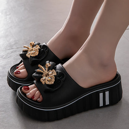 Damen Plateau-Slides mit floraler Applikation und modernem Design – Modische Freizeitsandalen