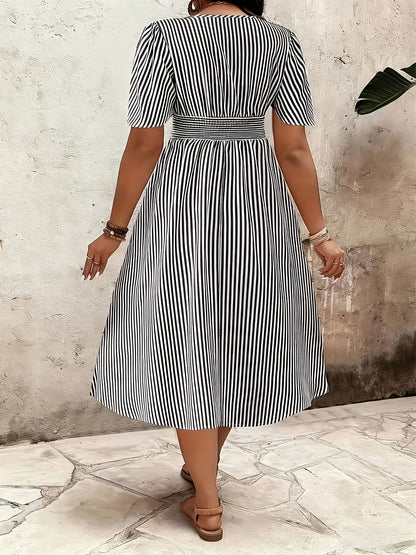 Damen Elegantes Streifenkleid mit Wickeloptik und Sommer-Flair – Perfekt für festliche Anlässe oder Alltag
