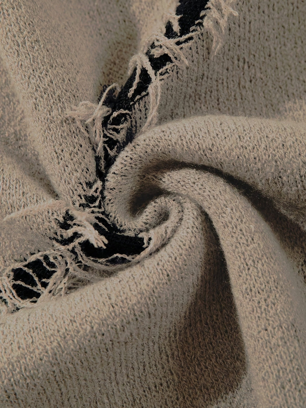 Unisex Pullover mit Riss-Details und Rundhalsausschnitt in Distressed-Optik