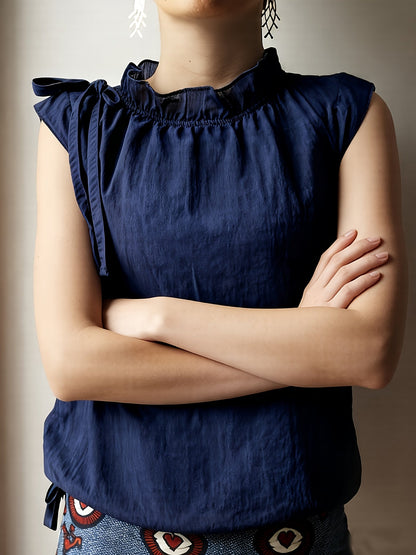 Damen Bluse ärmellos mit Stehkragen und Rüschen – Eleganter Alltags- und Büro-Look