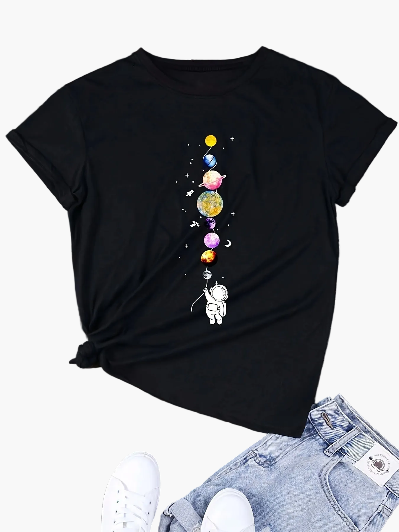 Damen T-Shirt mit Astronaut und Planeten Grafik – Stilvolles Freizeitshirt für Weltraumfans