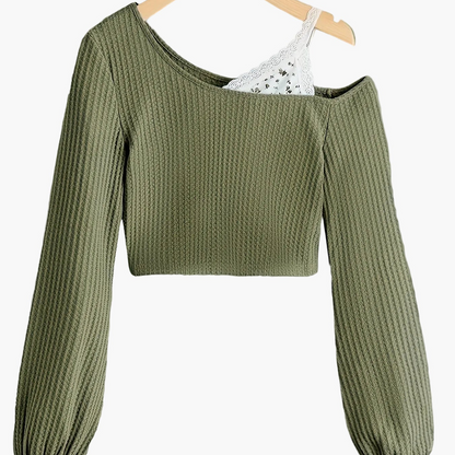 Damen Off-Shoulder Strickpullover mit Spitzen-Detail – Modischer Cropped Sweater für Alltag und Freizeit