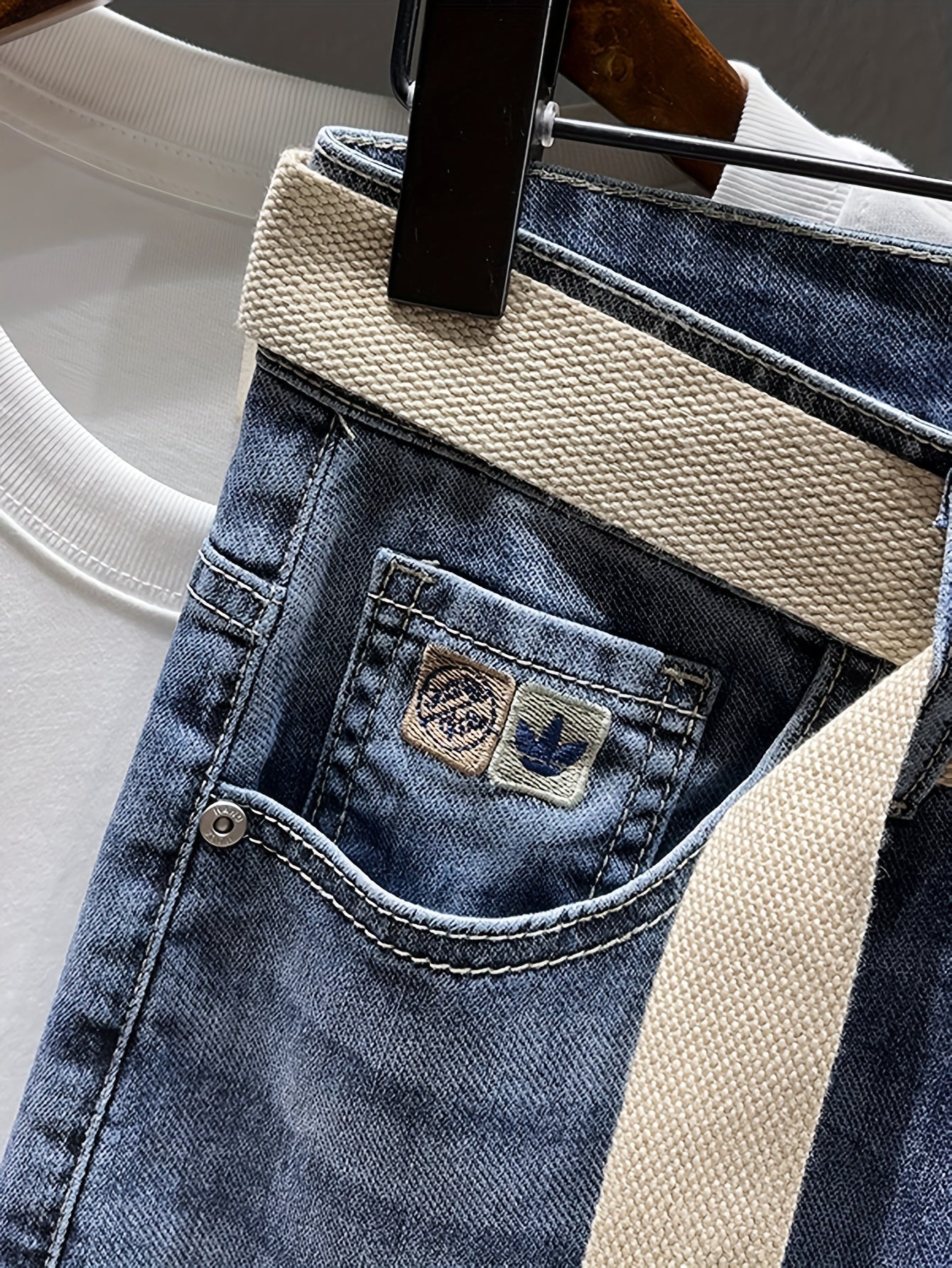 Herren Jeans im modernen Streetstyle mit Gürtel – Lässige Passform