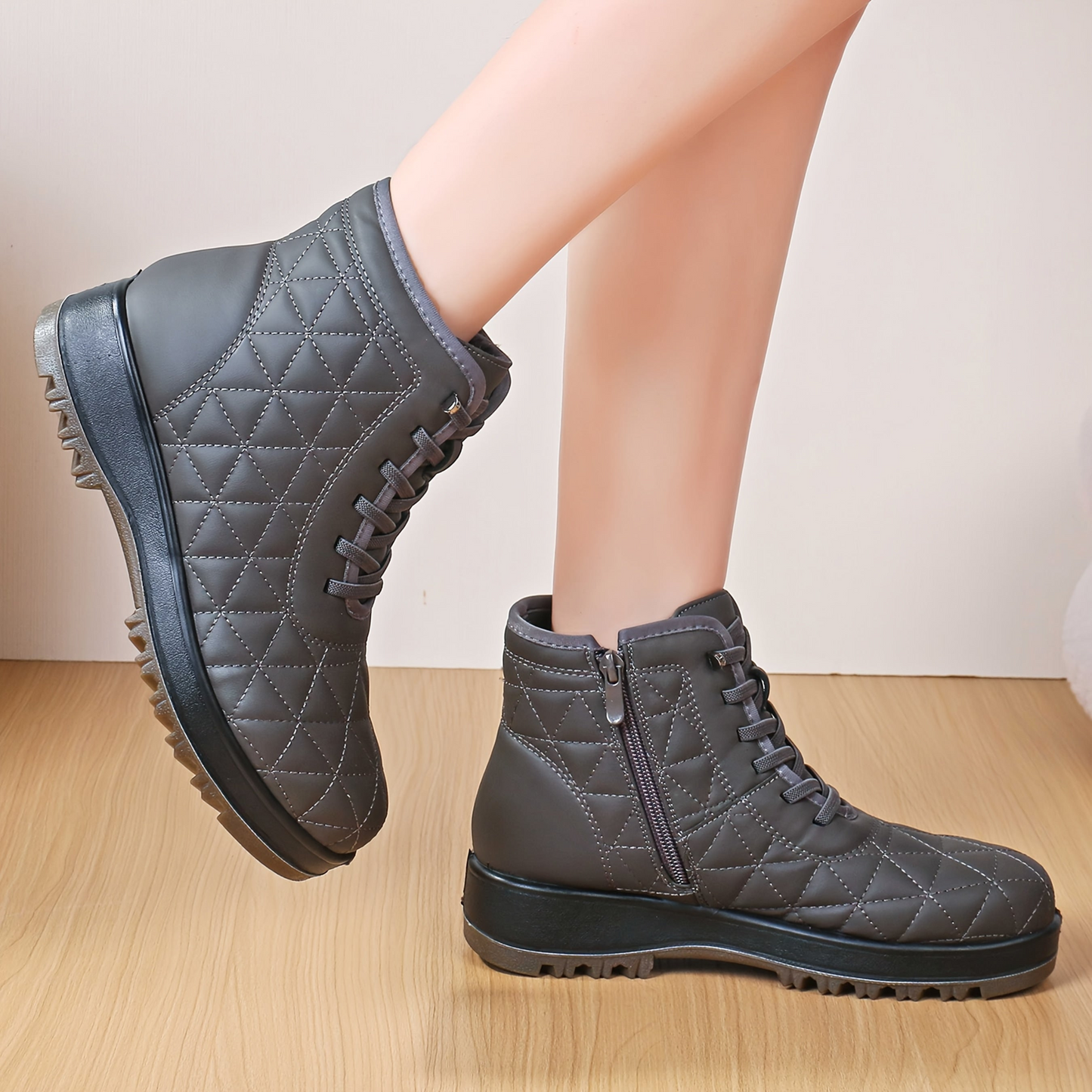 Damen Winterstiefeletten mit Steppung und Schnürung, warm gefüttert