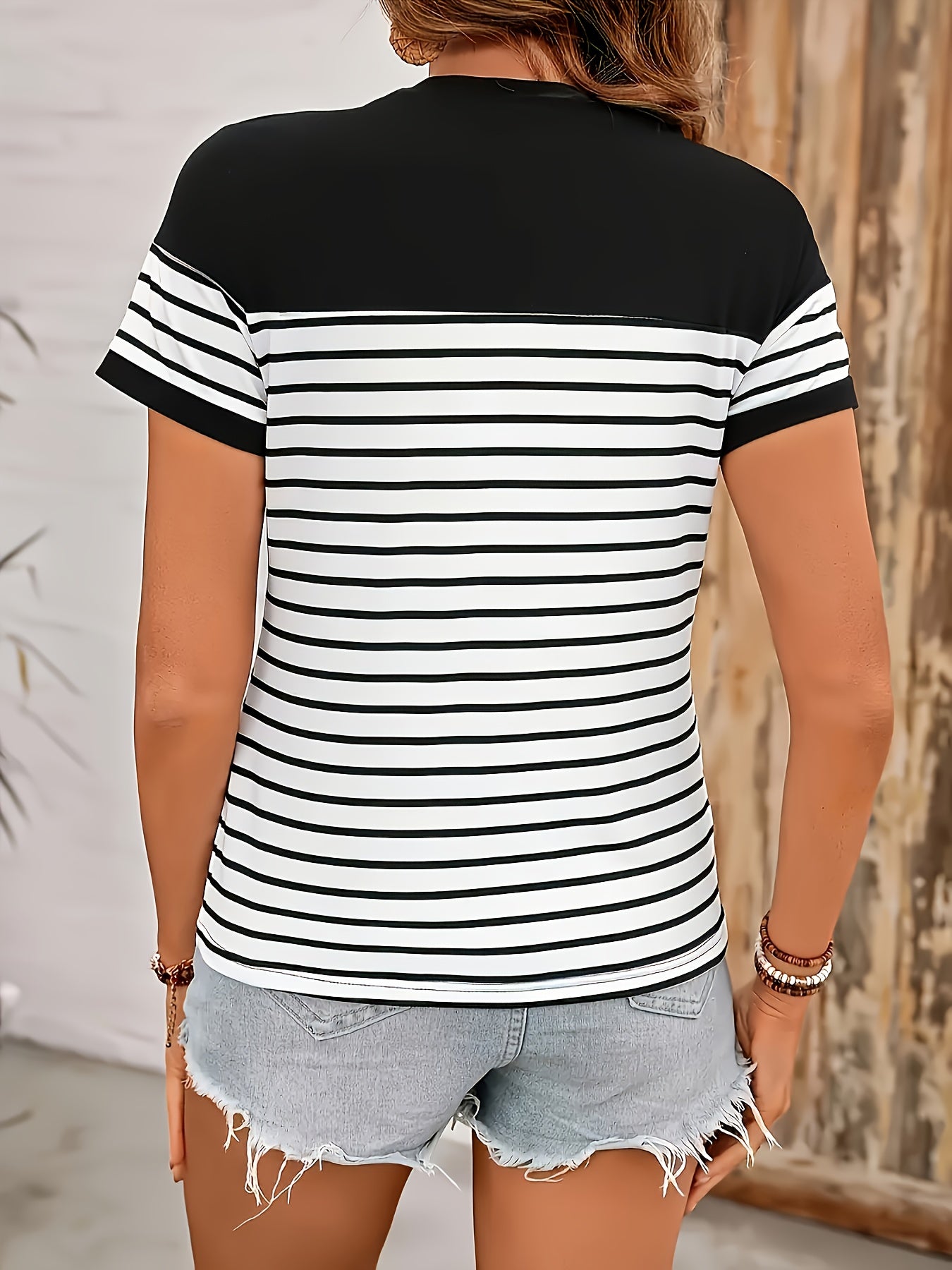 Damen Streifen T-Shirt mit Kurzarm und Modernem Design – Casual Chic für Alltag und Freizeit
