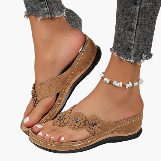 Damen Komfort-Sandalen mit Blumenapplikation – Orthopädische Sommerschuhe für Alltag und Freizeit