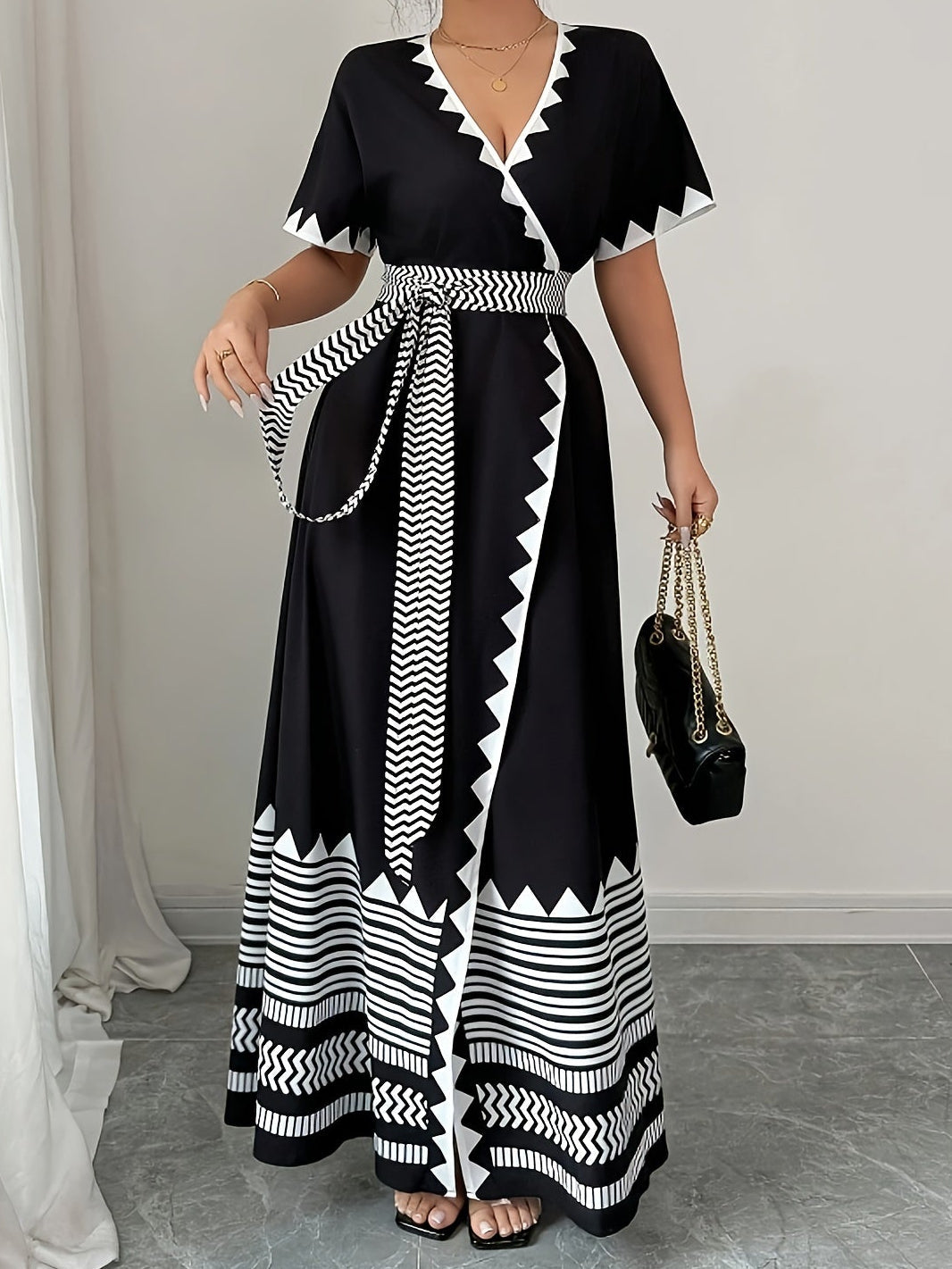 Damen Maxi Wickelkleid mit grafischem Muster und Bindegürtel – Eleganter Look für besondere Anlässe