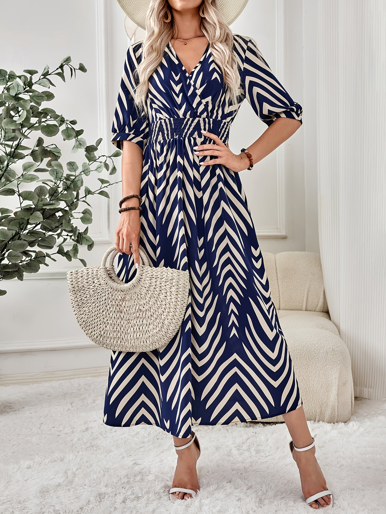 Damen Maxikleid mit Chevron-Muster und Wickelausschnitt – Eleganter Alltags- und Anlasslook